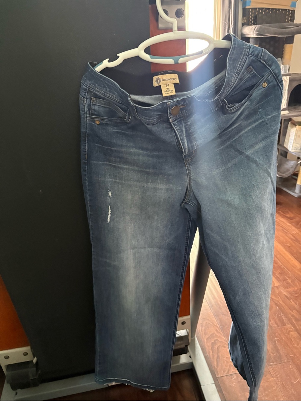 Democracy Women’s Blue Cropped Distressed Jeans